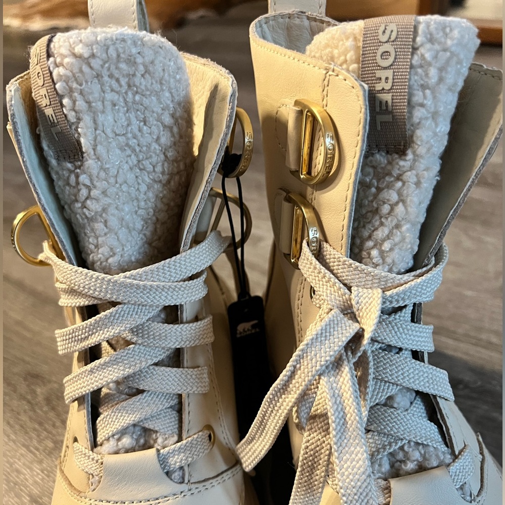 SOREL NWT boots, waterproof, shearling style US 9